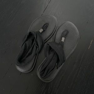 Sanuk Yoga Sling in Black Size 10